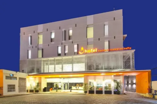 J Hotel - Bandara Soekarno Hatta Hotels in Benda