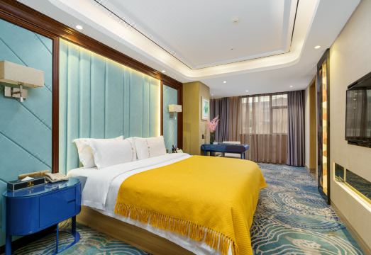 5. 지우톈 부티크 ..