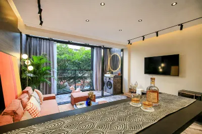 Laimei Hotel (Guilin Liangjiang Sihu Dongxi Alley) Hotels in Guilin