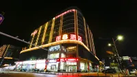 Super 8 (Weifang railway station store) Hotels in Weifang Railway Station/Fuyan Mountain