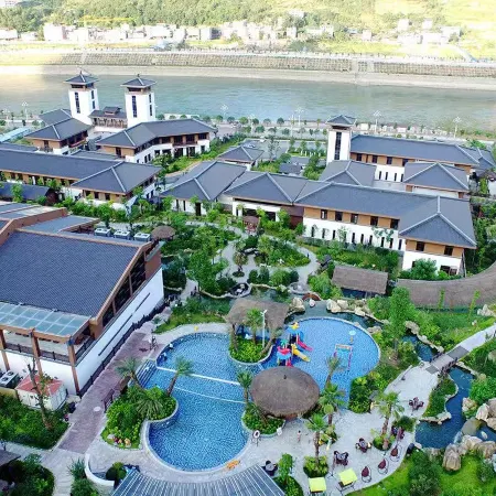 Jiutian Hotsprings Hotel Отели рядом с достопримечательностью «Sinan Ancient City»