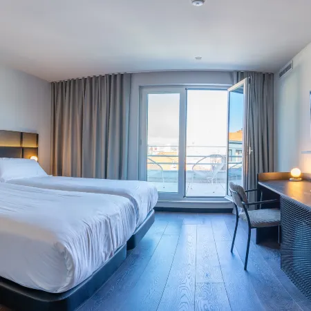 Chic & Basic Gravity Отели рядом с достопримечательностью «Церковь кармелитов»