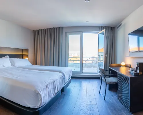 Chic & Basic Gravity Hotels near Rivoli Theatre