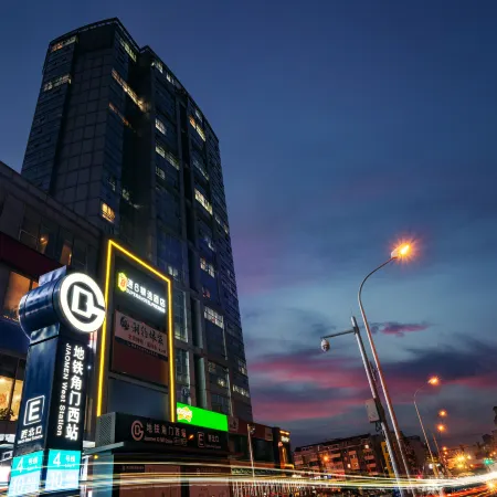 Super 8 Hotel (Beijing South Railway Station, Corner Men West Subway Station)