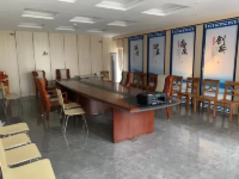 Dubai Eight Star Hotel (Qinzhou Nianfeng Square Branch)