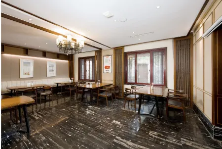 Chengshang Shijia Hotel Отели рядом с достопримечательностью «Wolong Bridge»