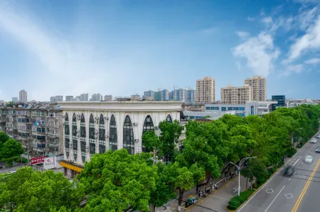 Congress Hotel (Jiashan Railway Station Hengli Plaza)