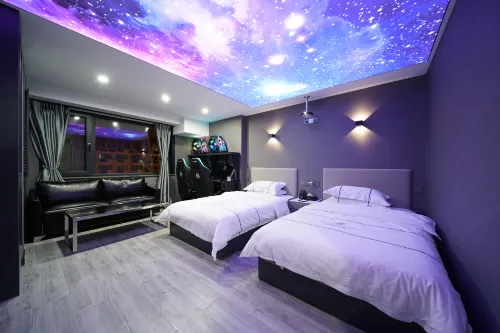 Lutusi E-sports Hotel (Bell and Drum Tower)