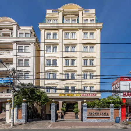 Phong Lan 2 Hotel Отели рядом с достопримечательностью «Гипермаркет Vincom Plaza Thu Duc»