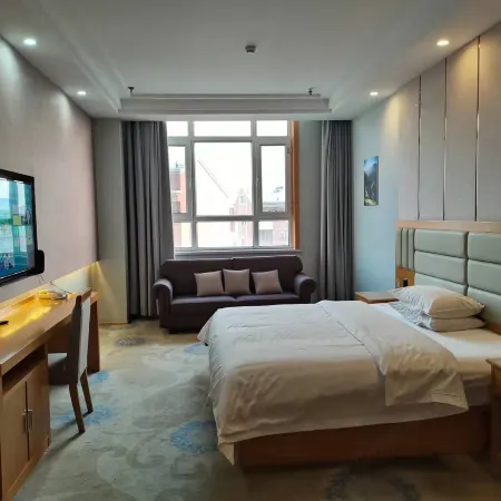 Longxin Hotel (Shihezi 147 Tuanshihutan Branch)