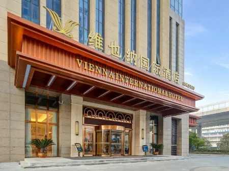Vienna International Hotel (Hefei Changfeng Wanda store in Beicheng) Отели рядом с достопримечательностью «Anhui Business and Technology College»