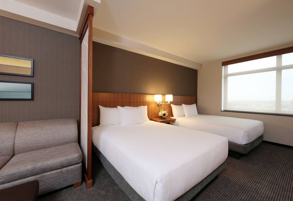 4. Hyatt Pl..