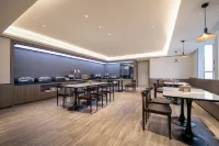 Weite International Hotel (Huanggang Wuxue Bus Station)