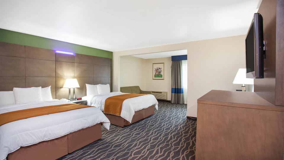 Travelodge Inn & Suites by Wyndham Anaheim on Disneyland Dr