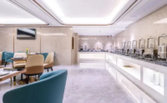 Yeste Yestour Hotel (Luchuan High-Speed Rail Station Pedestrian Street)