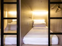 Beat. Capsule Hostel @ Boat Quay Các khách sạn gần Ga MRT Bayfront