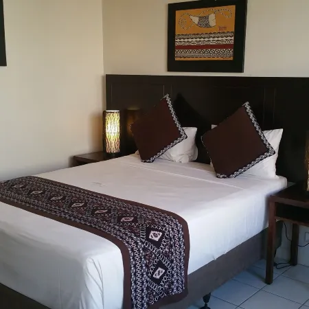 Smugglers Cove Beach Resort & Hotel