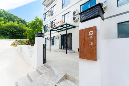 Luanchuan Yunshuiwu B&B (Laojun Mountain Scenic Area Branch) Отели рядом с достопримечательностью «Jinding Taoist Temples»