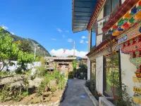 林芝工布江達巴桑藏式民宿 結巴村附近的飯店