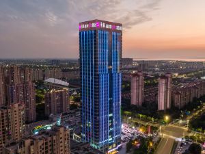 Qingneng Yishang PLUS Hotel (Suzhou Wujiang East Taihu Wanbao Commercial Plaza)