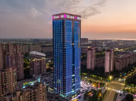 Echarm Plus Hotel (Suzhou Wujiang East Taihu Wanbao Shopping Plaza) Отели рядом с достопримечательностью «Wangong Dike»