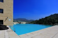 Watertown Hotel - Rooftop Pools