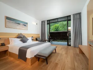 Holiday Inn  Rongshui  Laojun Dong