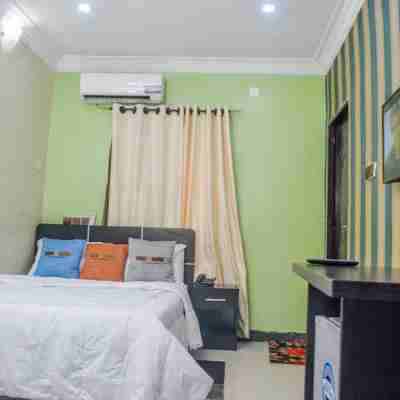 De-Legend Hotels & Suites Rooms