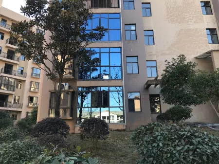 Shanshe Renjing Hot Spring Apartment Отели рядом с достопримечательностью «Yang Shi Mu»