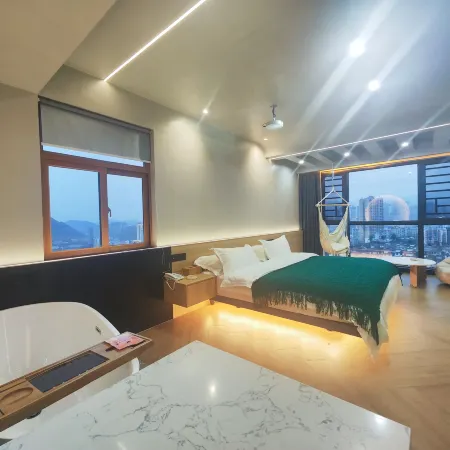 Shuangqi Bieyuan Homestay (Panzhou Gymnasium)