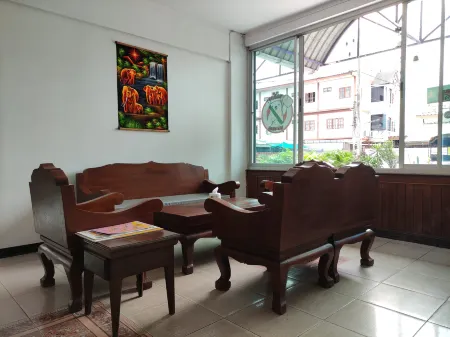 Erawan Place Отели рядом с достопримечательностью «Wat Don Kaeo»