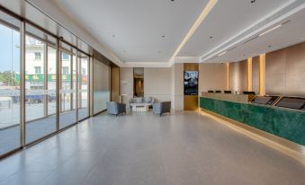 Starway Hotel (Nanjing Luhe Chemical Park Longyang Road)