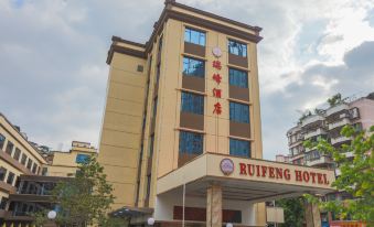 Ruifeng Hotel (Qingyuan City Plaza)