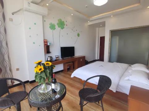 Fuxian Lake Penglai Yuzhuang Inn