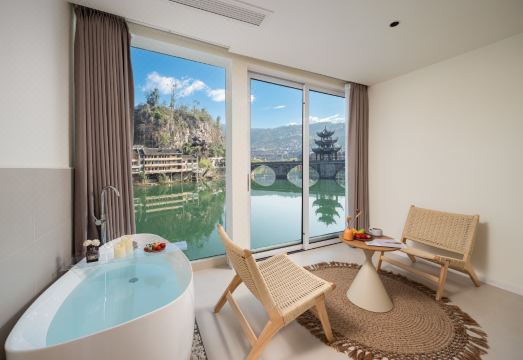 阳与光江景设计民宿（镇远古城祝圣桥店）外景图