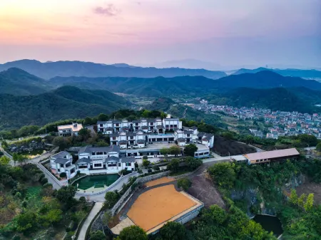 Zhuji Xianrenge Отели рядом с достопримечательностью «Little Tianzhu Temple»