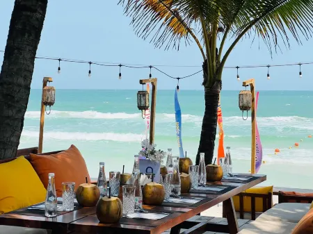 SEA GALLERY TROPICAL VILLAS KHEM BEACH Отели рядом с достопримечательностью «Kiss Bridge Phu Quoc»