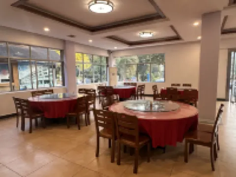 Hot Spring Forest Holiday Hotel