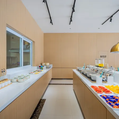 Baoshan Yuezhijia Hotel (Baoshan Qinghuahai Wetland Park Store)