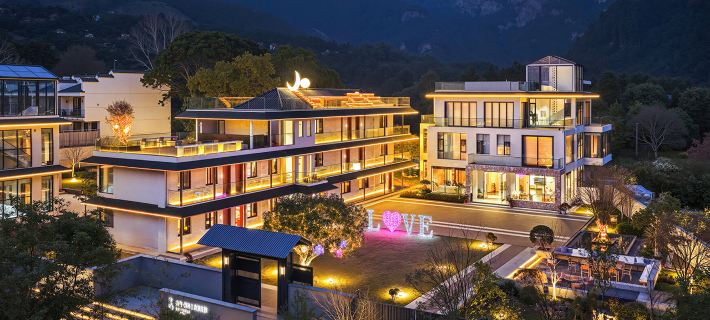 GULUXURY HOTEL Hotele w: Mount Lu