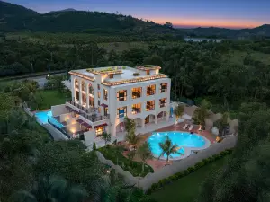 Floral Fanchenli Homestay (Wanning Shimei Bay Shenzhou Station)