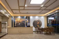 Fenghuang Huihua Holiday Fashion Hotel
