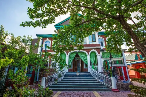 Yining Gonghua Homestay (Kazanqi Folk-custom Tourism Area)
