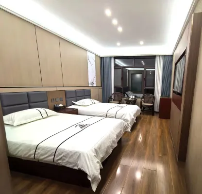 Luqu Kangde Hotel