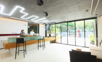 Green In Hotels (Shanghai Xincun Road Tongji Hospital)