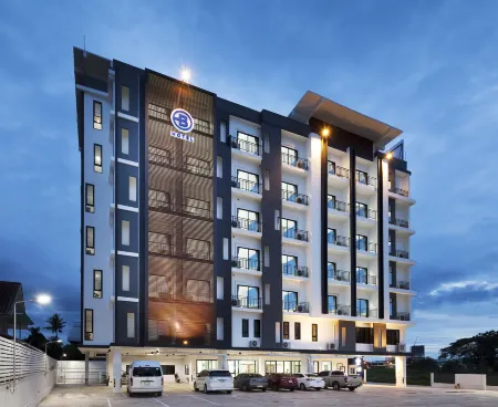 B Hotel Khon Kaen Отели рядом с достопримечательностью «Wat Thung Setthi»