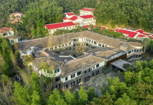 南昌梅岭夜泊君亭酒店外景图