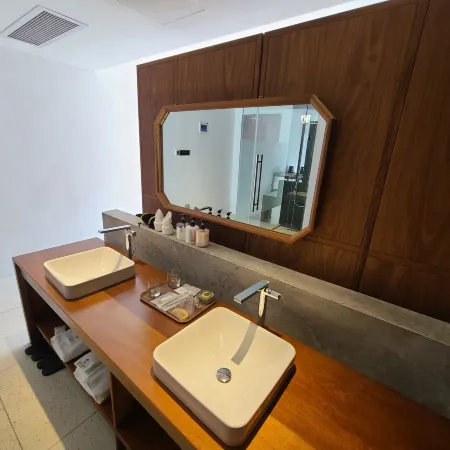Pujiang Yishanmen Homestay