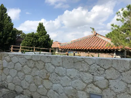 Hotel Mr.Kinjo Suns in Ishigaki Отели рядом с достопримечательностью «Ishigaki City Yaeyama Museum»