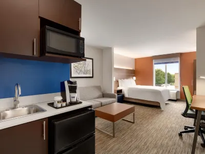 Holiday Inn Express & Suites Opelika Auburn Hotels near One Eighty Wellness Spa